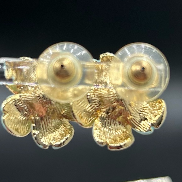 Vintage Tropical Hibiscus Earrings - Picture 3 of 5